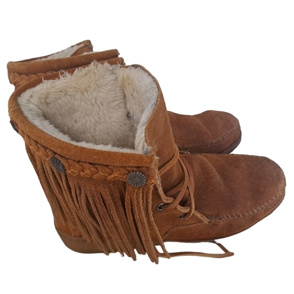 MINNETONKA short fringe leather moccasins booties shearling ankle boots WMS 8 - Picture 3 of 16